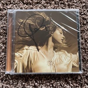 NEW Taylor Swift Signed Fearless (Taylor’s Version) CD